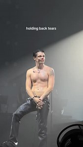 “When Sharon first told me Yungblud was gonna per-form, I never realised he had such an incredible vocal range. But fuck me, the guy can sing. Everyone was just bowled over by his version of ‘Changes’. It was phenom-enal. He sang it so well, man.” - Ozzy via his new memoir 🖤🖤🖤 @yungblud repost via @/katherinabalentina… #yungblud #yungbludarmy #blackheartsclub #ozzyosbourne | Yungblud Army