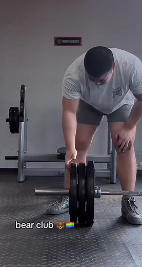 Papa bear 🐻🏳️‍🌈#🐻🏳️‍🌈 #🏳️‍🌈 #bears #bearclub🐻 #bear #gaybear #beargay🌈🌈💪💪 #gay #bearchina🇨🇳 #bearchina #fan_bear_china🐻 #gaychina #🐻 #gaybearchina #fyp #fypシ