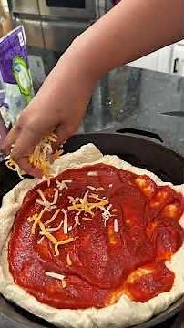 Try this cast iron skillet PIZZA 🍕 recipe!