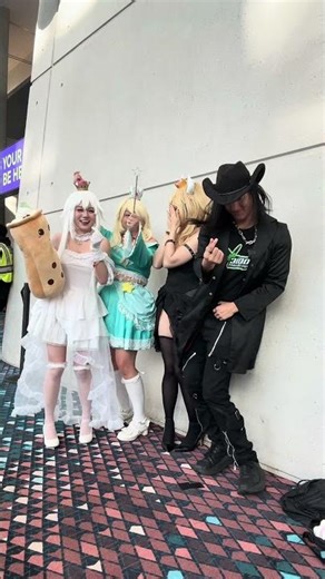 Boba boo bowsette boo rosalina cosplay team #dreamhack #mario rosalina #bowsette #cosplay #boba