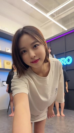 49K views · 773 reactions | This is hypnotising!  Credit: @kkubi99 #Spiderman #Disney #Marvel #Cosplay #Convention #Girls #Women #Dance #Trend #Cute #Nerd #Geek | The Nerd Community | Facebook