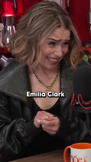 Aún las tiene #emiliaclarke #actriz #peliculas | emilia clarke