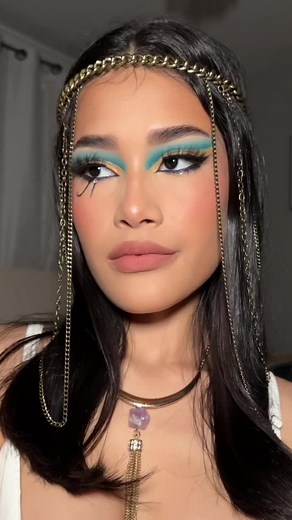 Cleopatra Makeup Inspiration for Halloween 2023