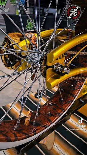 VERY CLEAN LOWRIDER STRECHED CRUISER | Pedals Up Podcast