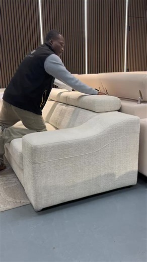 La beauté existe chez ce canapé Eva II 😍 Disponible dans notre showroom 📍 𝟴 𝗿𝘂𝗲 𝗗𝗮𝗻𝗶𝗲𝗹𝗹𝗲 𝗖𝗮𝘀𝗮𝗻𝗼𝘃𝗮 – 𝟵𝟱𝟭𝟬𝟬 𝗔𝗿𝗴𝗲𝗻𝘁𝗲𝘂𝗶𝗹 | Möbel Unique - Canapé