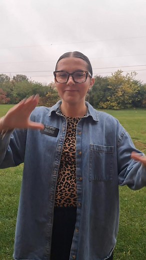 🤟🏻SIGN OF THE DAY🤟🏻 SUNDAY *Translation* Hello! Welcome to sign of the day! Today sign is SUNDAY! There are three different signs for Sunday as following. 🤟🏻🤟🏻 #deafkentucky #danvilleky #deafchurch #ASL #churchofjesuschristoflatterdaysaints #richmond #deaffriendly #deafcommunity #richmondky #jesuslovesyou #LearnASL #signlanguage #signoftheday #jesuschrist #fingerspelling #jesus #sunday #sabbathday | Addie Pratt