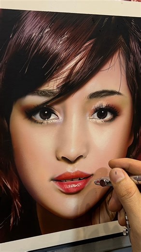 ¡Próximo Taller Grupal de Retrato Femenino sobre Lienzo! 🗓 Del 14 al 17 de noviembre — Presencial en Bogotá y también en modalidad virtual 🌍 Vive una experiencia artística única junto a Rafa Fonseca, artista hiperrealista, y aprende paso a paso a crear un retrato femenino lleno de realismo, fuerza e intensidad de color, utilizando aerógrafo y técnicas mixtas (aerógrafo pincel). Durante el taller: ✨ Dominarás la preparación de colores y tonos de piel. ✨ Aprenderás a crear texturas hiperrealista