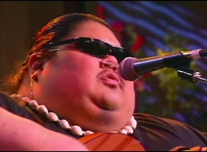 SOMEWHERE OVER THE RAINBOW (EN ESPAÑOL) - Israel Kamakawiwo'ole - LETRAS.COM