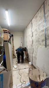 Installing a damp-proof membrane to fix a damaged wall 💧❌ | UNILAD Tech