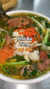 🤣 Đạp 18km về làm bát phở ăn cho protein cơ bắp hấp thụ, tuy quán phở trong làng nhưng nó ngon , sốt vang hôm nay hơi nhiều mỡ nhé cô chú, thịt tái nghe chú tư vấn ăn , ngon , ngọt , tươi, có tí gân ăn sần sật luôn, nước dùng đậm đà béo ngậy, cho cháu thêm đẫm hành bánh phở mướt 45k ù ụ quá mê , vừa ăn vừa nghe nhạc bolero thi thoảng xem thời sự nữa các cô chú lớn tuổi ăn là chính luôn🤩 #reelsvideoシ #đạpxeănsáng #gianglinhday #ĂnSángHàNội #PhởBòHàNội | Nguyễn Giang Linh