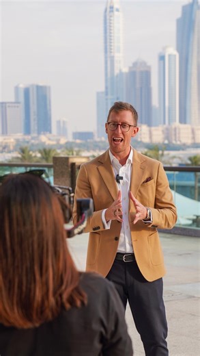 Network Marketing isn’t a pyramid scheme… but it looks like a pyramid thing! And that’s because it is a pyramid thing, but all businesses and organisations are. As long as your company provides a genuine benefit to the end user it’s likely a legitimate opportunity. If the end user doesn’t get a benefit then that’s a red flag and probably something that is a scam trying to disguise itself as a Network Marketing company. Comment CHALLENGE so I can help you grow your legitimate business 🚀 | Frazer