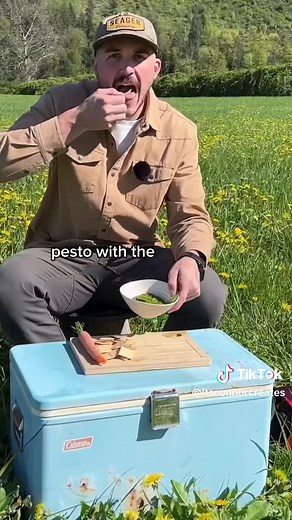 full video on YouTube! Maybe now you’ll look at your lawn and see delicious potential and fine cuisine! 👨🏻‍🍳 Click the link in my bio to watch the video #dandelions #foraging #healthyrecipes #diy #harvest