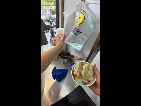 Live Walk Through China Street Food: Shanghai Fried Dumplings | 中国街头美食步行直播：上海生煎和锅贴