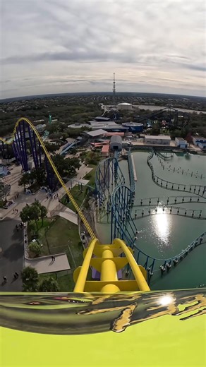 Have you ever seen a drop this pretty before?😍 . ❓QOTD: What’s your favorite classic hyper coaster?❓ . 🎢: Steel Eel - SeaWorld San Antonio . 📸: @coasterdolphin December 2023 . #steeleel #steelcoaster #hyper #seaworldcares #seaworld #seaworldtexas #seaworldsanantonio #sanantonio #texas #hypercoaster #explorepage #viral #airtime #viralreels #instacoaster #coastersofinstagram #coasterenthusiasts #thrillridesphotography #amusementpark #rollercoasters #coasterphotography #instatpr #vacation #reels