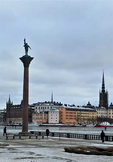 Frozen Stockholm from Stadshuset — midday calm, ice, and long-distance skating. Follow for more Sweden moments. #Stockholm #Sweden #Winter #Stadshuset #Skating