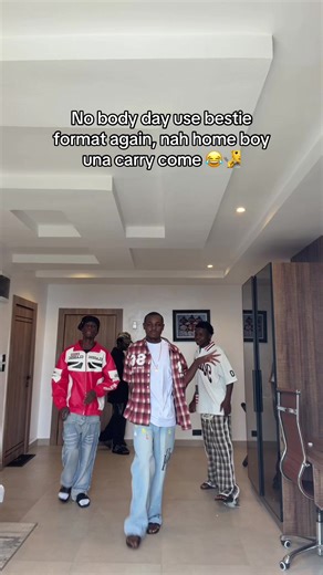 kingamos80 (@kingamos80)’s video of the guy in green shirt dancing