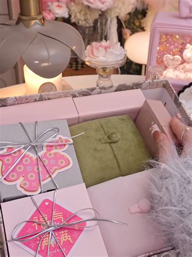 Efficiently Packing Big Orders for a Small Business