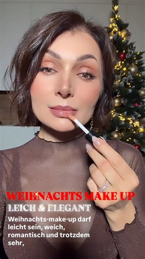 Ina Heinrich VISAGIST on Instagram: "✨ Meine hübschen Ladies, ich wünsche euch wunderschöne, entspannte Weihnachten voller Glanz & Liebe 🎄✨ 🤍✨ Ein Weihnachts-Make-up darf leicht sein, romantisch, weich und trotzdem sehr edel ✨ Sanfte Farben, zarter Schimmer und ein Look, der deine natürliche Schönheit unterstreicht – ohne zu beschweren. 👉 Speicher dir das Reel ab 👉 und folge mir für mehr Make-up-Tipps, schöne Techniken und elegante Beauty-Inspiration 💄 #WeihnachtsMakeup #SoftMakeup #Elegant