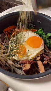 Rice Cooker Magic : One-Pot Wonders! Cooking made easy - Check out these mouthwatering recipes where you can make EVERYTHING in just one trusty rice cooker! ️ Credit: Groovyfoodiess | COOCO | Facebook