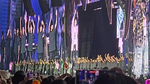 2.3K views · 311 reactions | ENCORE CONCERT 2025 DAY 1 - <celebrATE> 3 tiếng - 32 bài hát - một niềm vui <3 --- cr: skzseungmin22 |251018| ENCORE CONCERT <celebrATE> DAY 1 #dominATE_celebrATE #dominATE_Encore_In_Korea #StrayKids | SKZplace | Facebook