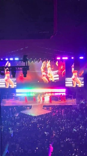 Okayyyy Kelly !! Htown Show #concert #90srnb #music #houstontexas