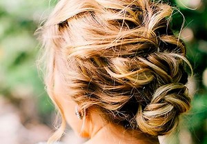 Comment faire un chignon de soirée - Elle