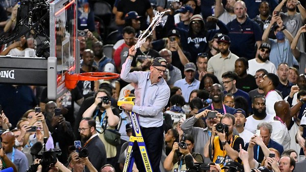 How cutting down nets became a March Madness tradition