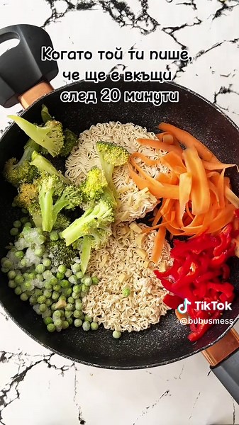 Когато искате бърза и лесна вечеря, готова само за 20 минути - това е рецептата 😉 🥘 В картите Здравословно и вкусно ще намерите още лесни и бързи идеи ➡️ поръчайте на линка в био 🔗 пълната рецепта ще намерите в профила ми в Instagram и Facebook #бързирецепти #леснирецепти #easyrecipes #quickrecipes #bubusmess