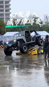 jeepwrangler HEMI 5.7V8 City obstacle course..🔥 #JeepWrangler #JeepGladiator #LiftedJeep #JeepAccessories #OffRoadAdventures #USAOffRoad #AmericanOffRoad #JeepNationUSA #JeepCommunity #JeepFamily #OffRoadCommunity #JeepBumpers #JeepLiftKits #JeepWheels #JeepTires #jeepwrangler #jeep #xiaohuyueye #jeep392 #jeepjeep | Jeep Parts