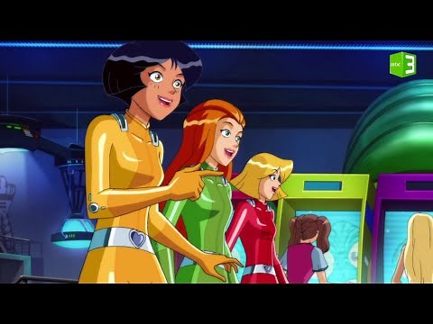 الجاسوسات في مبنى صناعة الألعاب السرية 🎮