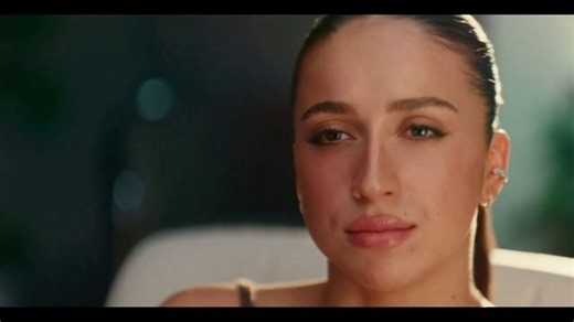 Neutrogena Hydro Boost Water Gel TV Spot, 'Metáfora' con Tate McRae, Dr. Muneeb Shah