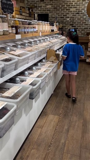 The Source Bulk Foods on Instagram: "Thanks for sharing our store and easy muffin recipe kits @rocket_science 💚😘 Back to school but make it zero waste! One way to reduce your waste is to reduce your plastic waste in school lunch boxes. There are so many plastic-free snacks at @thesourcebulkfoods. They even have reusable lunch boxes, drink bottles and lunch bags! I’ve had some of their products for years and they stand the test of time. Also, a great lunch idea are muffins! These are raspberry 