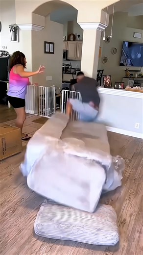 How to open a compressed mattress safely?