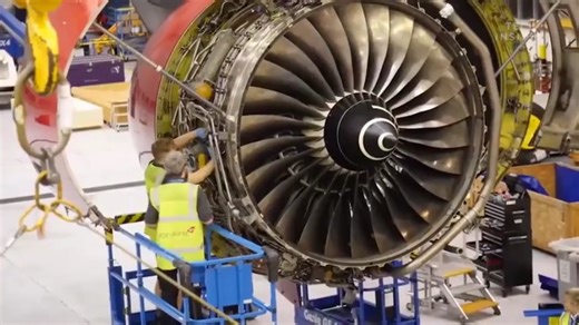 飞机工程师24小时更换空客340发动机