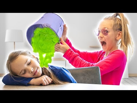 Amelia, Avelina and Akim treasure hunt adventure - kids pretend play fun at home