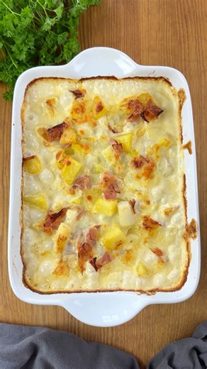 Spargel Schinken Auflauf 🥔 Zum Rezept: https://www.foodwerk-blog.de/spargelauflauf-mit-kartoffeln-und-schinken/ | foodwerk.de