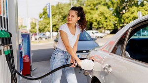 'Cheapest gas stations in US' have drivers scrambling as average cost plummets