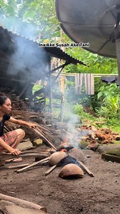 Di antara panas dan asap, ibu belajar mencintai tanpa suara. Dan Ketika api itu padam, kasih ibu tetap hangat. Ia tinggal di piring, di meja, dan di hati. #cintaibusepanjangmasa #rindukampunghalaman | Odylia Balymula