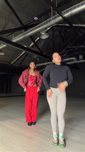 The Stu Los Angeles Studios on Instagram: "Happy Monday from @thealiyajanell , @_destinyrichardson , and their stanky legs🤭🦵🦵🦵🦵#twitchstudio"