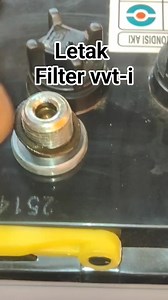 Clean the vvti filter Filter VVT-i yang kotor menyebabkan aliran oli ke aktuator VVT-i terhambat Mengakibatkan 📌Tarikan mesin terasa lemot atau ngempos 📌Suara mesin kasar 📌Konsumsi bahan bakar lebih boros 📌Lampu indikator mesin (check engine) menyala #tips #auto #mechanic #pakeko | Pak Eko