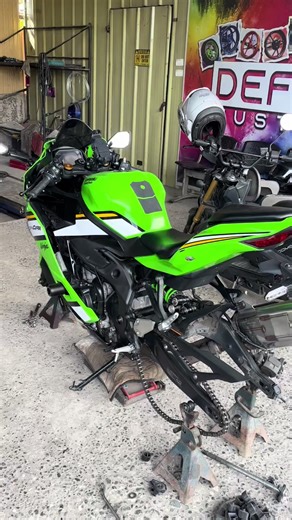 Kawasaki Ninja ZX-4RR in Illusion Shock Green