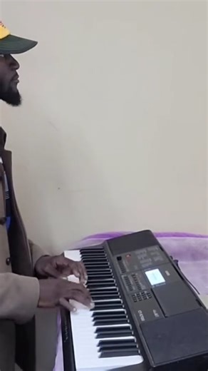 Jean Elie Mit on Instagram: ".. It's December 🎄 ❤️🇨🇩 @doudou_drums #seben #pianoplayer #sebene #jeaneliemit #sebenstory #musiquecongolaise"