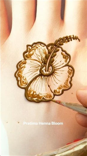 Simple Flower Mehndi 🌸 in 30 Sec | Viral Design #shorts#mehndi