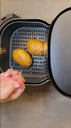 Baked potato in the air fryer – crispy on the outside, soft on the inside 🥔