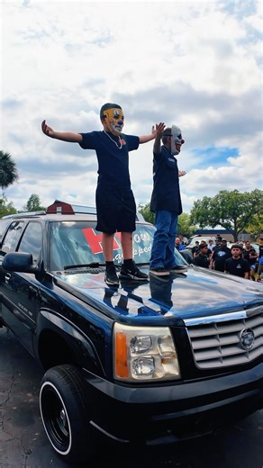 Lowrider Adrian 🇲🇽 on Instagram: "ESCALADE HOPPER 🔥🔥🔥 / #lowrider #impala #lowriders #lowriderlifestyle #chevy #lowridermagazine #oldschool #lowriding #chicano #s #lowriderlife #hydraulics #harleydavidson #chevrolet #classiccars #california #lowriderworld #lowriderculture #lowridercars #lowlow #oldies #custom #losangeles #westcoast #hotrod #caprice #cars #carshow #chicanostyle #Cadillac"