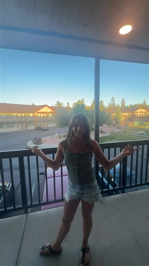 Motel Tour… it didn’t look like this online but it’s okk at least we had a place to stay!😭 @donaldntenleysidehustles @abercrombiekids @lululemon @TJ Maxx @target @American Eagle #fypシ゚viral #dontletthisflop #fypシ゚viral #fyppppppppppppppppppppppp #dontletthisflop