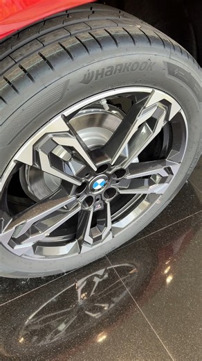 Užitak u vožnji! 🥰 BMW X2 – SAV koji nudi savršenu ravnotežu luksuza, performansi i svestranosti. Otkrijte njegov osebujni dizajn, karakteriziran snažnim linijama i atletskim izgledom. Uronite u interijer koji se može pohvaliti visokokvalitetnom opremom, inovativnom tehnologijom i ergonomskom udobnošću. Otkrijte više o različitim varijantama modela s benzinskim ili dizelskim motorima, mogućnostima opreme i cijenama >>> https://www.bmw.hr/hr/all-models/x-series/X2/bmw-x2-overview.html ili zatraž