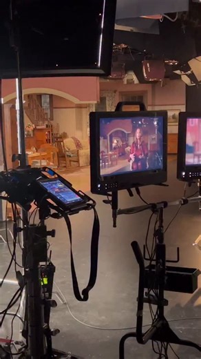 A little behind the scenes during the interview with Alex Meneses- "Stefania." | Everybody Loves Raymond 360