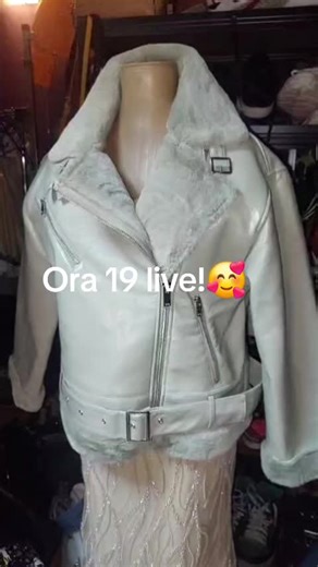 Încălțăminte și poșete scurte la Geci live 19:00