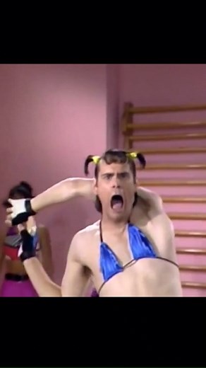 Jim Carrey on Instagram: "Workout time 😂 . . #jimcarrey #inlivingcolor #workout"